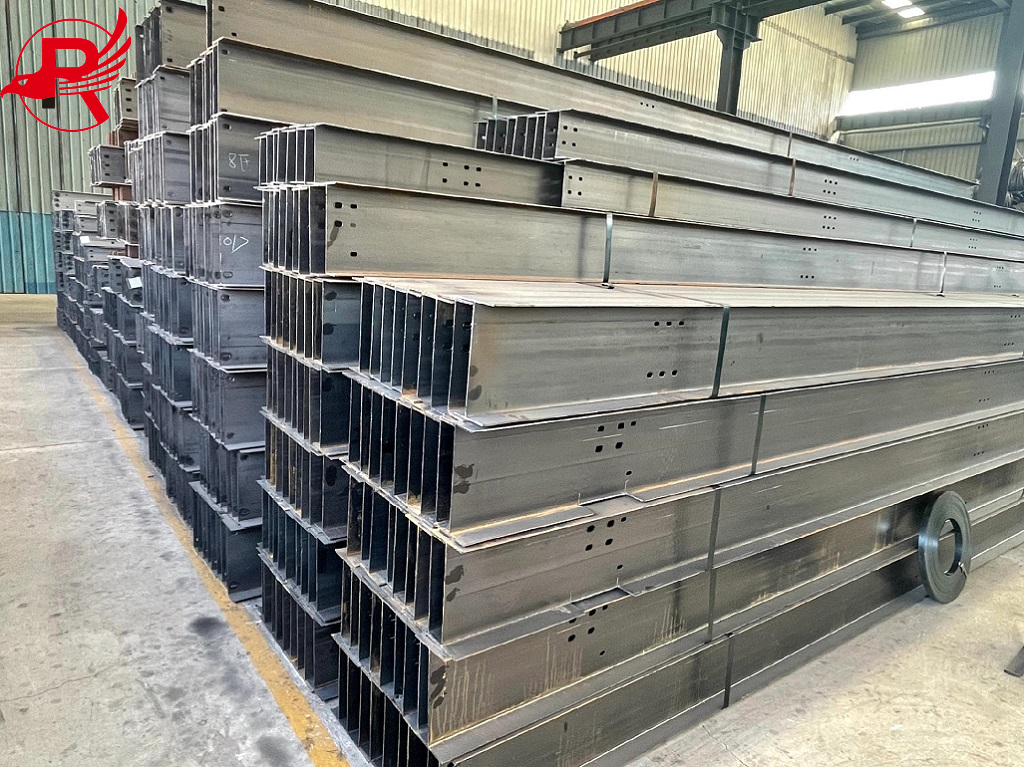 H-shaped steel stacked together