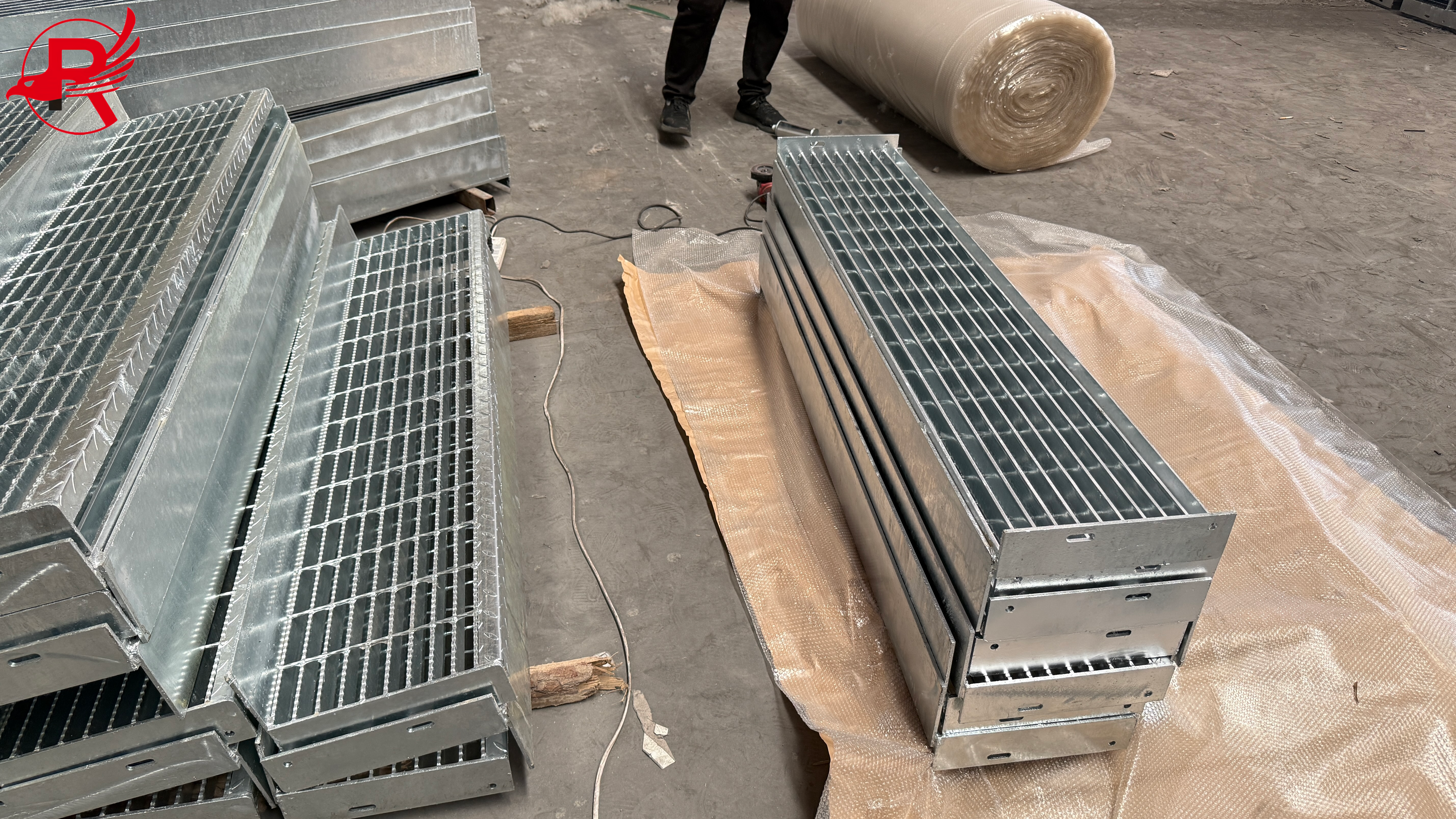 Hot-dip galvanized steel grating from Royal Steel Group factory